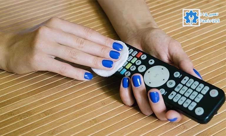 تمیز کردن کنترل تلویزیون با الکل